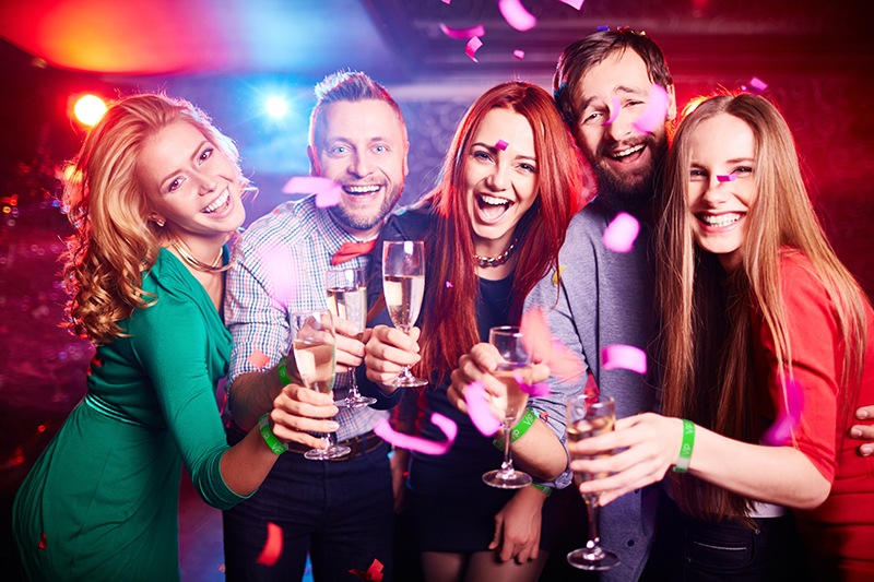 Improve the Bar and Nightclub Experience with Wristbands